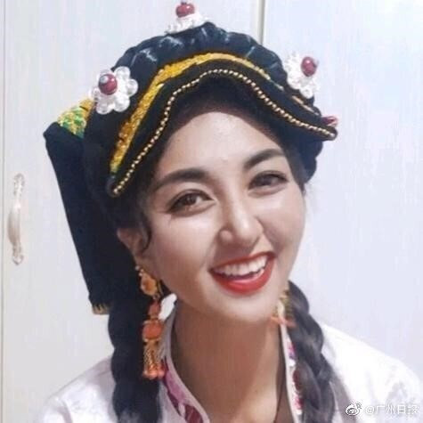 Sự việc nữ nghệ sĩ Trung Quốc bị chồng cũ thiêu xảy ra vào tối ngày 14/9. Khi đang livestream, Lạp Mẫu đã bị chồng cũ bất ngờ tạt xăng rồi châm lửa đốt.