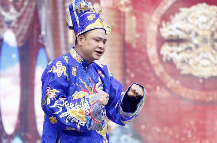 "Làm lụng như chim sâu, sống lâu như chim sẻ, mạnh khỏe như đại bàng, có họ hàng với đại biểu" – Táo Môi trường Tự Long có lời chúc vừa hài hước vừa đấy hàm ý trong Táo quân 2017.