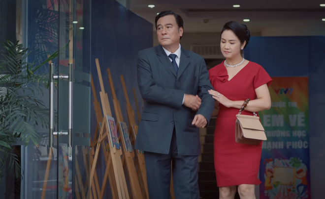 NSND Thu Hà tái ngộ khán giả truyền hình với vai diễn mẹ của Hồng Diễm và Quỳnh Kool trong phim “Hướng dương ngược nắng”.