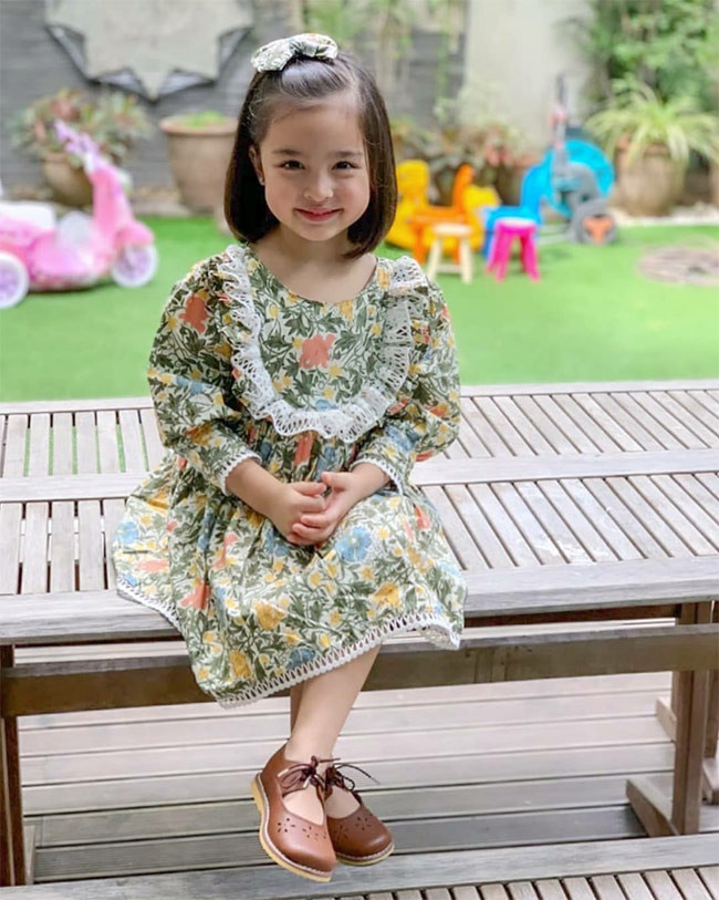 Thậm chí cát sê quảng cáo của cô bé 5 tuổi còn cao hơn cả mẹ.