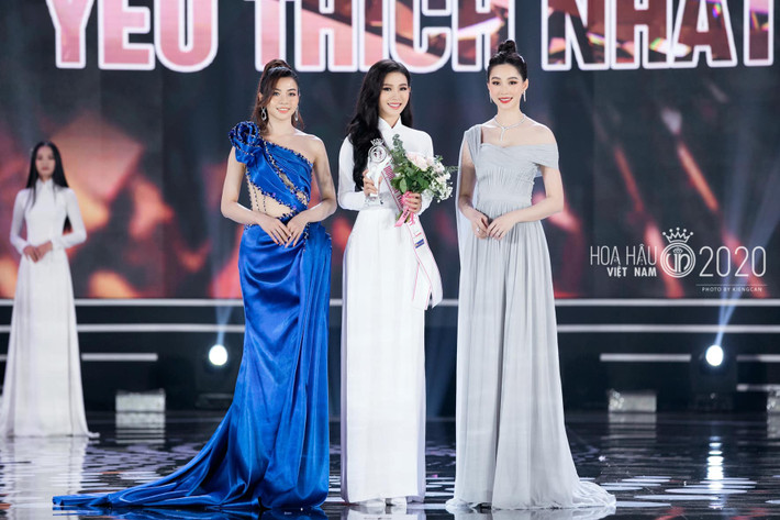 Bản sao của Hoa hậu Đặng Thu Thảo - Đậu Hải Minh Anh gây ấn tượng khi giành giải thưởng “Người đẹp được yêu thích nhất” tại Hoa hậu Việt Nam 2020.