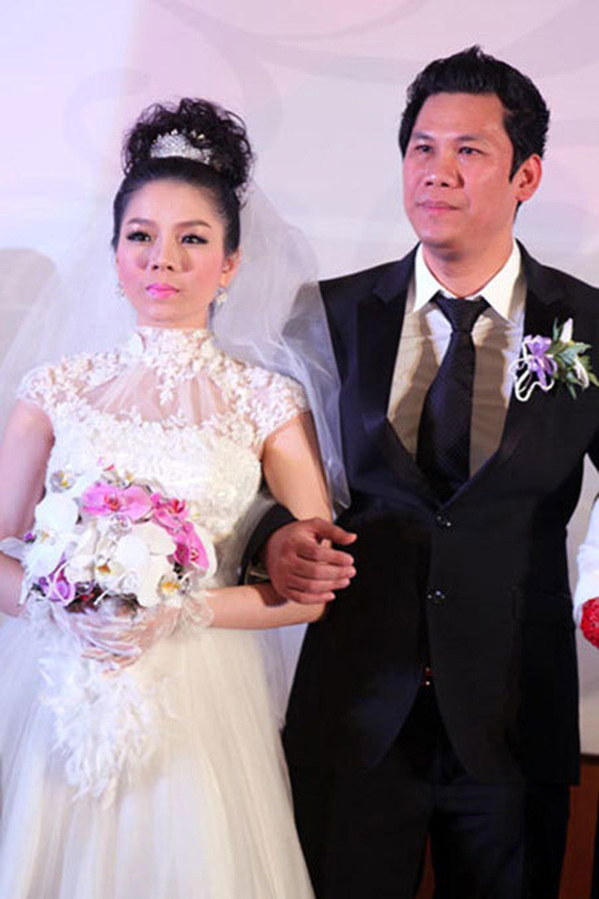 Trước khi chia tay, Lệ Quyên và Đức Huy đã có cuộc hôn nhân 10 năm hạnh phúc, viên mãn. Nữ hoàng nhạc nhẹ kết hôn với ông chủ phòng trà vào đầu năm 2011.