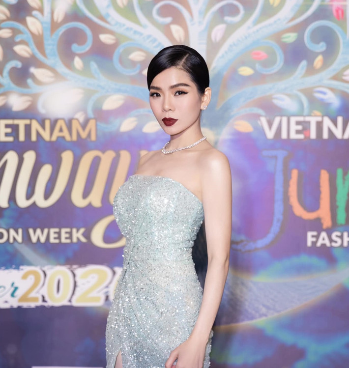 Mới đây, Lệ Quyên lên tiếng xác nhận đã ly hôn doanh nhân Đức Huy. Trước đó, chồng cũ của nữ ca sĩ cũng thông tin chuyện đã ly hôn từ tháng 9 với báo giới.