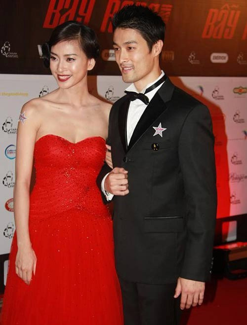 Johnny Trí Nguyễn đóng cặp với Ngô Thanh Vân trong phim “Dòng máu anh hùng”, “Sứ mệnh người được chọn”, “Bẫy rồng”.