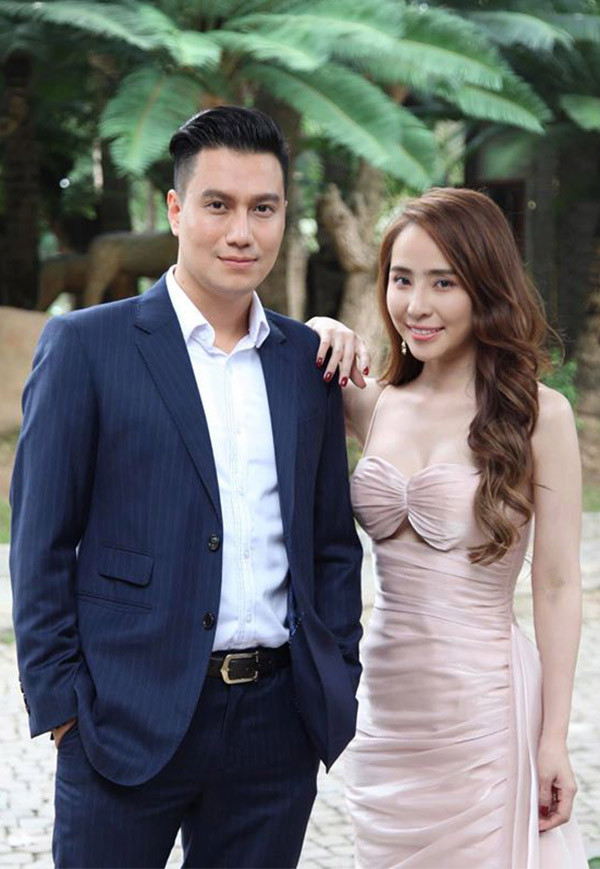 Không chỉ là đồng nghiệp, ngoài đời Việt Anh và Quỳnh Nga cũng chơi rất thân với nhau.