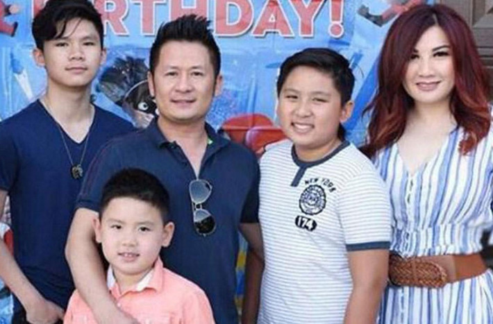 Mặc dù chia tay nhưng cả hai vẫn coi nhau như bạn, rất quan tâm, chăm sóc 3 con trai: Beckham, Colin và Kenzi.