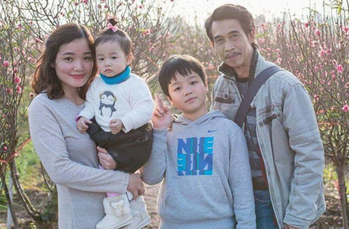 Lấy vợ muộn ở tuổi ngoài 40, lại kết hôn với cô gái trẻ hơn mình tới 25 tuổi, nam diễn viên Phú Đôn được nhiều người ngưỡng mộ.