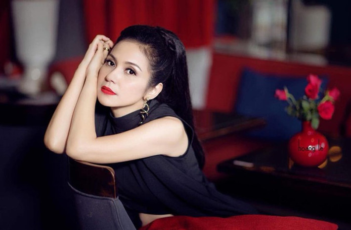 Cách đây hai năm, Việt Trinh còn tuyên bố từ giờ tới cuối đời sẽ không lấy chồng. "Tôi từng nói sau 45 tuổi không đủ duyên lập gia đình thì sẽ ở giá và hôm nay tôi chính thức tuyên bố sẽ ở một mình đến suốt đời", nữ diễn viên viết trên trang cá nhân.