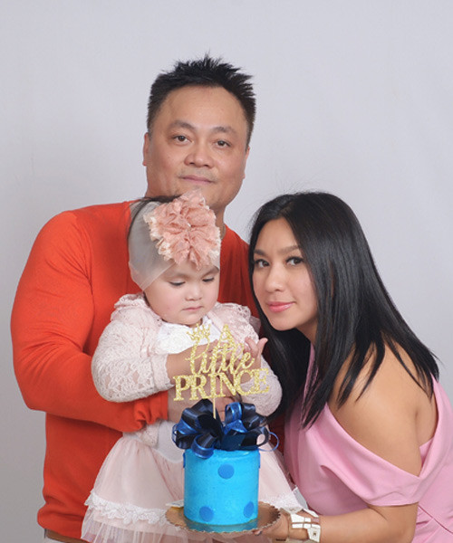 Từ khi sinh con, Y Phụng trở thành một bà mẹ bỉm sữa chính hiệu và không còn nghĩ tới chuyện đi bar, đi chơi như xưa nữa.