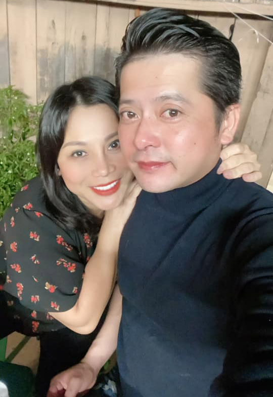 Trên trang cá nhân, vợ của nam diễn viên sinh năm 1986 tố chồng cũ phụ bạc vợ con. “Khi em nhận lời làm vợ anh, rất nhiều bạn bè, người thân đã khuyên em hãy suy nghĩ kĩ. Họ bảo anh chỉ coi em như một công cụ, một phương tiện để sang xứ cờ hoa này. Khi đủ lông đủ cánh, anh sẽ vứt bỏ em không thương tiếc”.