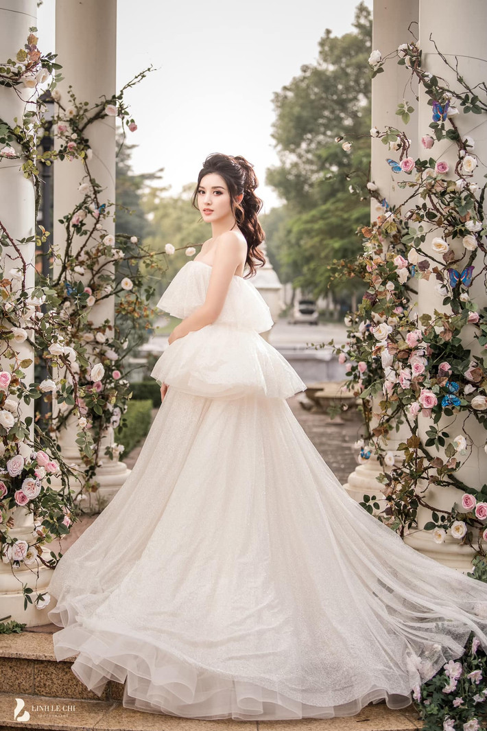 Ngắm Huyền My hóa cô dâu xinh đẹp, fan xuýt xoa khen ngợi "vẻ đẹp trong truyền thuyết".