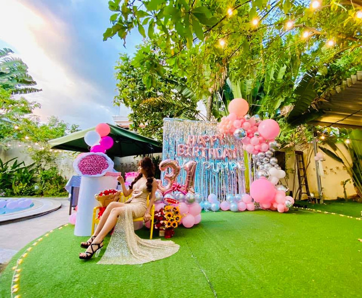 Thảo Vy cũng gửi lời cảm ơn đến Mạc Văn Khoa vì đã khiến 5 năm thanh xuân cô ở bên anh chưa bao giờ cảm thấy hối hận và nuối tiếc điều gì.