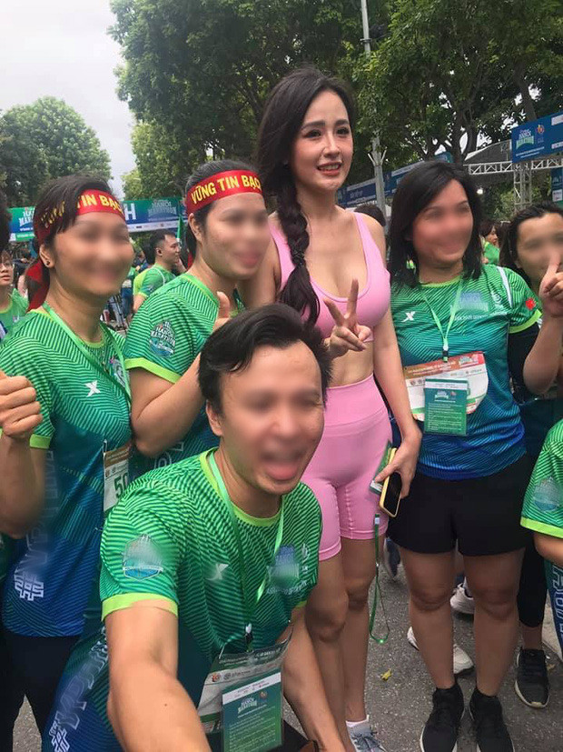 Mai Phương Thúy bị chê kém duyên khi để lộ vùng nhạy cảm vì mặc bộ đồ ôm sát.