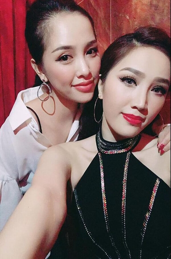 Bảo Thy và chị dâu Trang Pilla từng không ít lần khiến fan ngỡ ngàng khi đọ sắc chung khung hình, bởi những ai không biết có thể lầm tưởng "công chúa bong bóng" đang chụp ảnh cùng chị ruột.