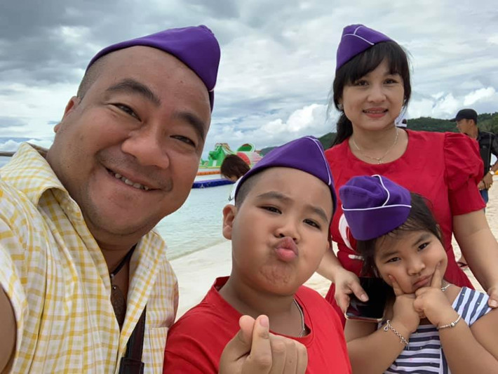 Hai con của vợ chồng nam diễn viên vô cùng đáng yêu và có nhiều nét giống bố.
