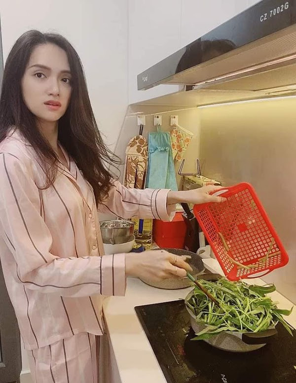 Dù không trang điểm, Hương Giang vẫn tự tin khoe nhan sắc thật.