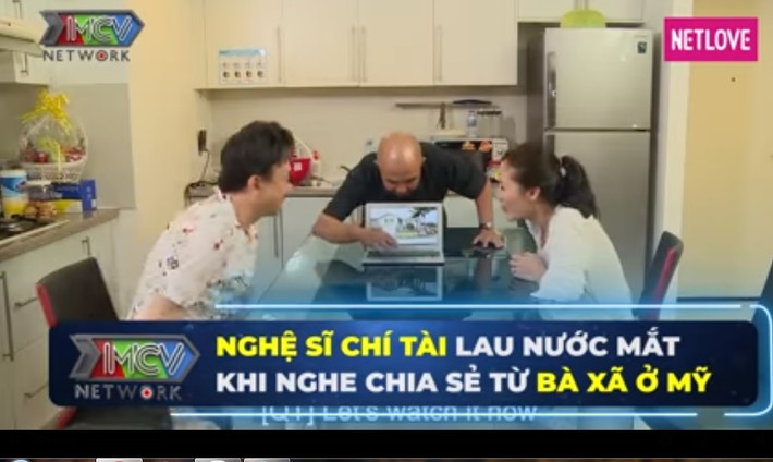 Bàng hoàng trước sự ra đi đột ngột của nghệ sĩ Chí Tài, nhiều khán giả không cầm được nước mắt khi xem lại khoảnh khắc nam danh hài trò chuyện với bà xã Phương Loan trên truyền hình. Hồi tháng 10 vừa qua, chương trình "Gõ cửa thăm nhà" đã dành tặng một clip bí mật cho nam nghệ sĩ, trong đó hé lộ không gian sống của vợ chồng Chí Tài ở Mỹ.