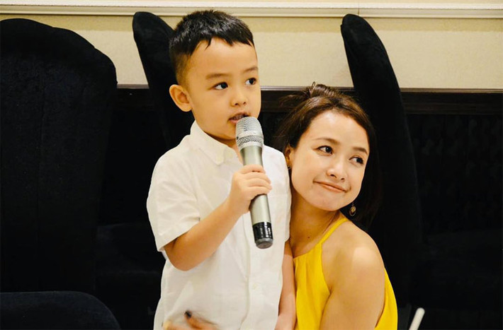 Xuất hiện rạng rỡ trong tiệc sinh nhật lần thứ 5 của con trai Khai Tâm, Lê Bê La lại khiến nhiều người đặt câu hỏi khi không thấy chồng cô bên cạnh.