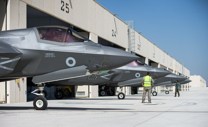 Với việc đó, Anh đã có kế hoạch mua tới 138 chiếc F-35 trong các năm tới, với 48 chiếc được dự kiến chuyển giao năm 2025, và 24 chiếc đã sở hữu hiện nay. Giá trị của tất cả lên tới 9,1 tỷ bảng Anh, vì các chiến đấu cơ thế hệ mới này của Mỹ là các chiến đấu cơ đắt nhất thế giới hiện nay.