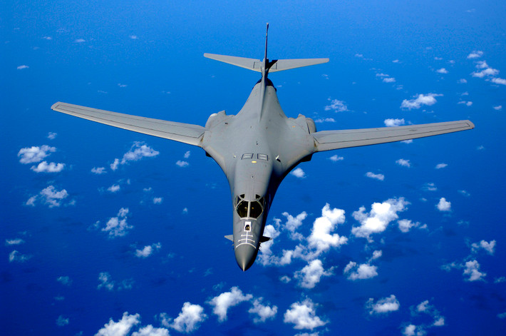 Theo công bố từ Lầu Năm Góc, chuyến bay của B-1B Lancer đã kéo dài 5 giờ đồng hồ liên tục vào hôm 30/10, ngang qua vịnh Aden, eo biển Bab el-Mandeb, biển Đỏ, kênh đào Suez, vịnh Arab, eo biển Homuz và vịnh Oman. Các vị trí mà oanh tạc cơ này bay qua đều nằm dọc theo biên giới Iran.