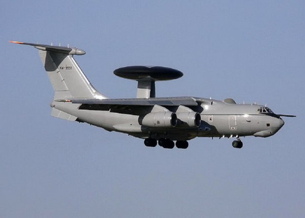 Về A-50, các máy bay cảnh báo sớm trên không này được thiết kế với chiều dài thân là 49.59m, sải cánh rộng 50.5m và chiều cao là 14.76m.