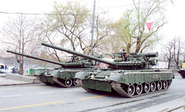 Ngoài tên gọi thông thường là T-80BV, chúng còn mang cho mình biệt danh là các “xe tăng bay”, các chuyên gia còn đánh giá chúng là không thua kém gì những chiếc chiến xa T-90M Proryv3 mới nhất của Nga về mọi thông số. Nguồn ảnh: pocketmags.com.
