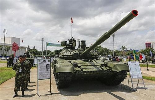 Được biết, hiện nay Lào đã có cho mình ~ 100 chiếc xe tăng chủ lực T-72B1MS Đại Bàng Trắng trong hàng ngũ Lục quân của nước này.