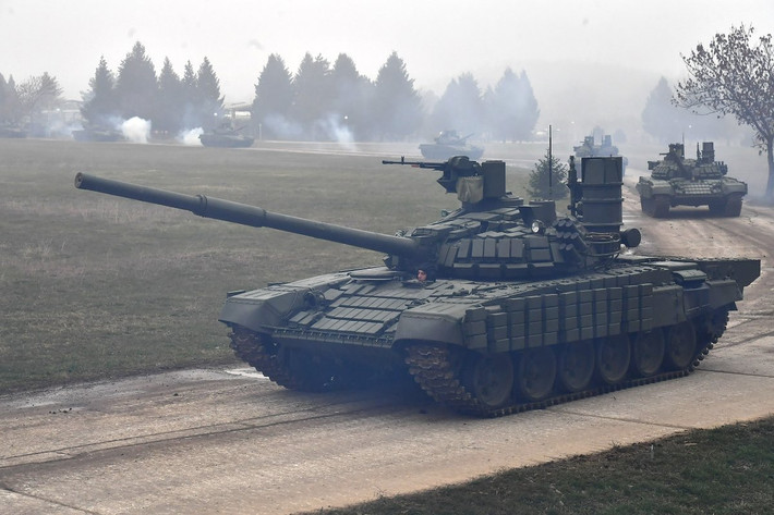 Hiện tại, đây là phiên bản duy nhất trong gia đình xe tăng T-72 được lắp trạm vũ khí điều khiển từ xa gắn trên đỉnh tháp pháo tích hợp camera hành trình.