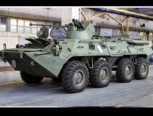 Về thiết kế, BTR-82A được thiết kế dựa trên cơ sở khung gầm của tiền thân BTR-80A, với chiều dài 7.65m, rộng 2.9m và cao 2.8m. Với trọng lượng tổng thể tương đối đồ sộ, đạt 15.4 tấn.