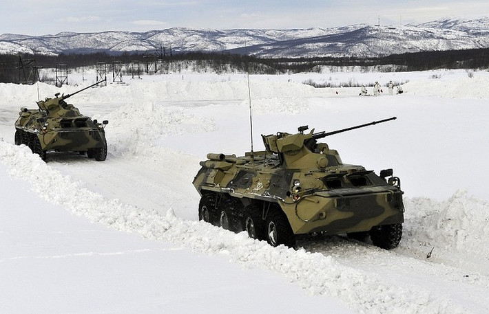 Ví dụ, với lớp giáp mới, BTR-82A có thể chống lại cả các cỡ đạn 12,7 – 14,5mm, tốt hơn hẳn BTR-80 chỉ chống lại được loại đạn 7,62mm, bằng với kính chống đạn của BTR-82A.