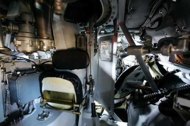 So với các phiên bản trước đây, BTR-82A còn xuất hiện nhiều sự nâng cấp, đặc biệt là hệ thống điện tử trên xe đều là những thiết bị hiện đại nhất, đem lại khả năng tối ưu nhất khi vận hành.