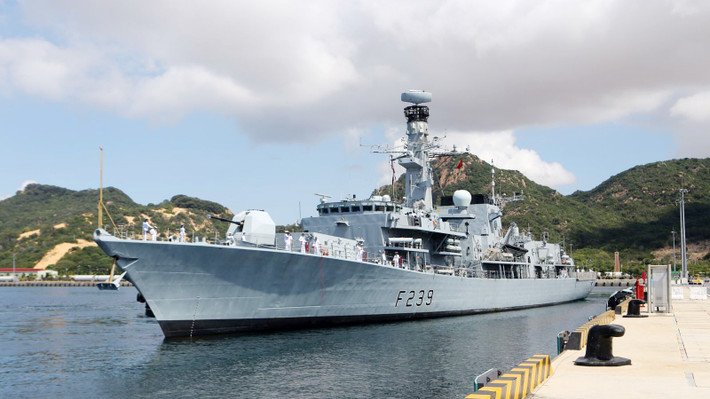 Trước đó vào ngày 1/10, cảng quốc tế Cam Ranh đã đón tiếp tàu HMS Richmond thuộc biên chế của Hải quân Hoàng gia Anh, nhằm bắt đầu chuyến thăm 4 ngày với nhiều hoạt động hợp tác song phương tại Việt Nam.