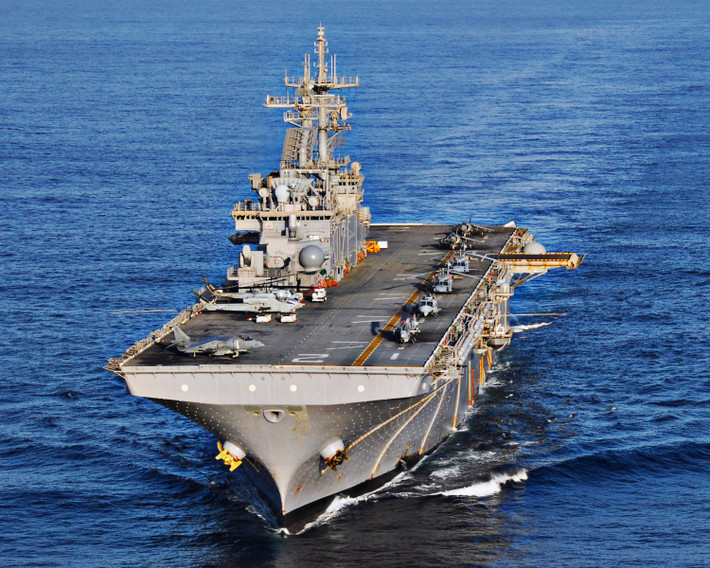 Gần đây nhất, HMS Queen Elizabeth đã tiến hành tập trận với Hải quân Oman, và Các tiểu Vương Quốc Ả Rập (UAE), họ đã tiến hành đổ bộ “xuyên boong” với tàu đổ bộ tấn công USS Essex ở vịnh Oman.