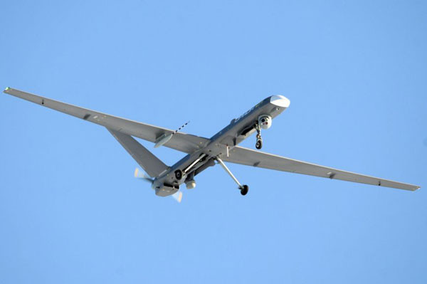 Chiếc UCAV Orion này có thể mang theo tối đa là 4 quả bom dẫn đường hoặc 4 tên lửa với tải trọng tối đa là 200kg. Tuy lực lượng vũ khí tương đối ít – song, chiếc UCAV này được bù lại bằng tốc độ. Vận tốc tối đa của Orion đạt tới 200km/h và phạm vi hoạt động là 250km, độ bền đạt 24h bay liên tục.
