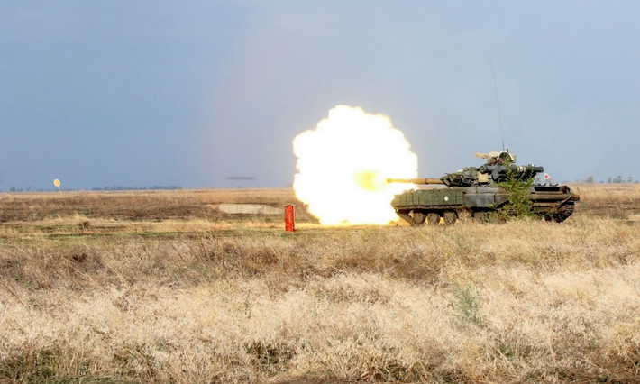 Với nhiều sự cải tiến, MBT T-64BV của Ukraine hoàn toàn đáp ứng đủ những yêu cầu cần thiết trong chiến tranh hiện đại, đặc biệt với khả năng phóng các tên lửa chống tăng AT-8 Songster từ nòng pháo chính của mình. Nguồn ảnh: strategic-bureau.com.