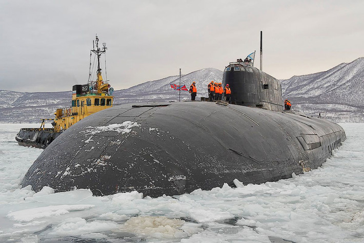 Về tàu ngầm Irkutsk (K-132), đây là một tàu ngầm chạy năng lượng hạt nhân thuộc lớp Oscar II, thuộc biên chế của Hải quân Nga, lần đầu xuất chinh là vào năm 1988.