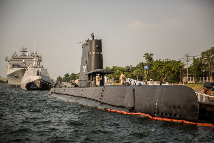 Hoặc cũng có thể mang theo tên lửa hành trình UGM-84 Harpoon đã cũ kỹ, hiệu quả không tốt.