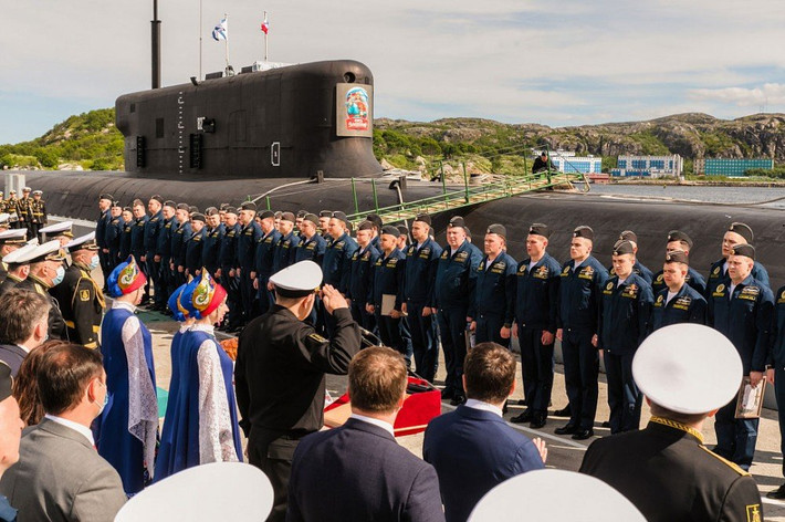 Chi tiết, tàu ngầm hạt nhân Generalissimus Suvorov đã được tiến hành hạ thuỷ vào hôm thứ Bảy vừa qua, với sự tham gia của Bộ Tư lệnh Hải quân Nga, cùng nhiều quan chức đại diện cho các ngành và chính quyền Nga. Nguồn ảnh: artictoday.com.