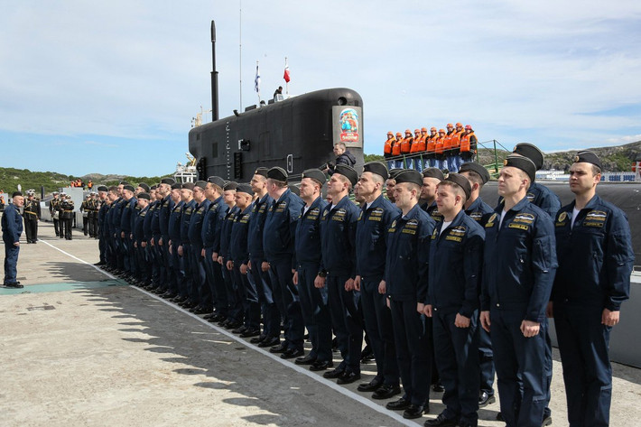 Và ngoài việc tàu ngầm hạt nhân Generalissmus Suvorov là chiếc thứ 2 thuộc lớp tàu ngầm Borey-A nhập biên chế Hạm đội Thái Bình Dương, nó cũng là chiếc tàu ngầm thứ 6 nằm trong khuôn khổ Dự án 995A Borey-A. Nguồn ảnh: QQ.