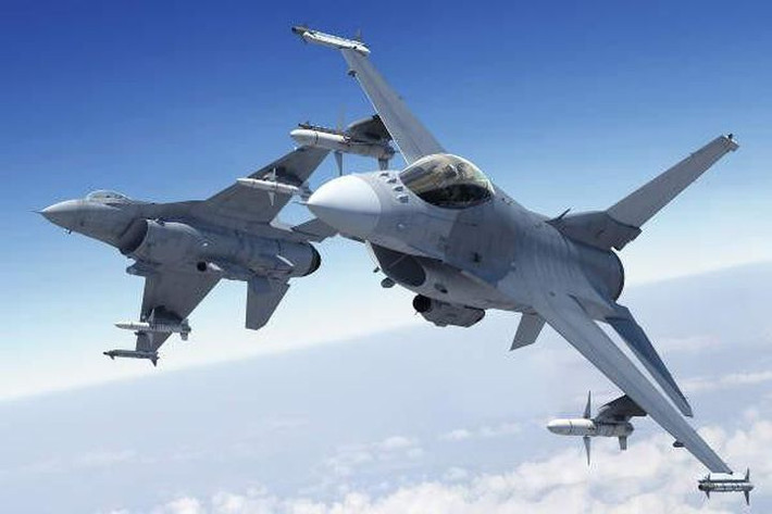 F-16V là một phiên bản nâng cấp của dòng F-16 hạng nhẹ trước đó, bất chấp lời quảng cáo về việc F-16V có sức mạnh tiệm cận tiêm kích thế hệ 5, về cơ bản đây vẫn chỉ là một chiến đấu cơ hạng nhẹ thế hệ 4 được nâng cấp thêm.