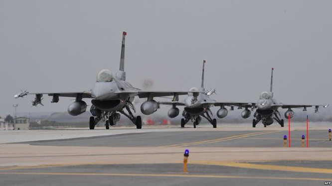 Trước đấy, đã có thông tin về việc Mỹ đề xuất bán cho Thổ Nhĩ Kỳ các tiêm kích F-16 thay cho vụ “huỷ kèo” với Ankara trong chương trình F-35 vì nước này mua lá chắn tên lửa Nga S-400.