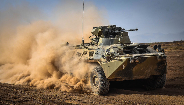 Về tính cơ động của mình, các phương tiện chiến đấu BTR-82A được Nga phát triển với bộ động cơ diesel mạnh mẽ có công suất lên đến 300 mã lực, giúp chúng có thể đạt vận tốc tối đa lên tới 100km/h. Nguồn ảnh: Pinterest.