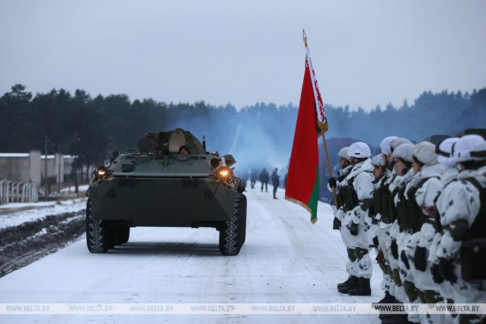 Văn phòng báo chí Bộ Quốc phòng Belarus đã dẫn lời của vị Tư lệnh Lữ đoàn tiếp nhận lô hàng này là ông Dmitry Mitskevich cho biết, “đây là kế hoạch chuyển giao khí tài quân sự từ Nga theo kế hoạch tái vũ trang của các lực lượng vũ trang nhà nước chúng tôi”. Nguồn ảnh: eng.belta.by.