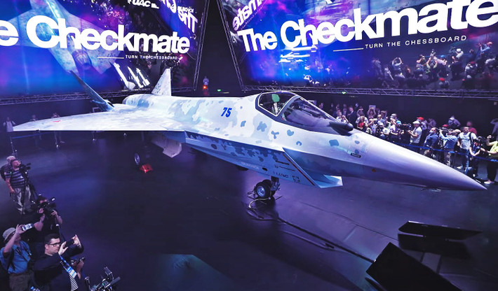 Nhà sản xuất Rostec của tiêm kích này cũng cho biết “máy bay chiến đấu Su-57 và Su-75 Checkmate của Nga, luôn khiến phương Tây cảm thấy khó chịu và thường xuyên trở thành tâm điểm tin giả của truyền thông phương Tây”.