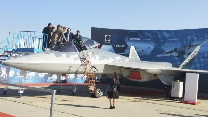 Su-57 được trang bị hệ thống điện tử tối tân nhất mà Nga sở hữu, được trang bị cả trí tuệ nhân tạo (AI) và được bố trí radar toàn thân chứ không còn chỉ trên mũi của máy bay. Mang lại cho nó khả năng siêu chính xác, với độ bao quát phạm vi rộng tới 3.500km.