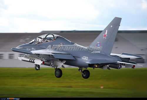 Ngoài ra, hệ thống cứu hộ phi công của Yak-130 cũng được đánh giá là đáng tin cậy trong các trường hợp khẩn cấp, tuy nhiên, Nga vẫn đang cố gắng phát triển nhiều tình huống khác, vì các nhà thiết kế cho rằng, cần nghĩ ra tất cả các hình thức để “bảo vệ các phi công non tay”.