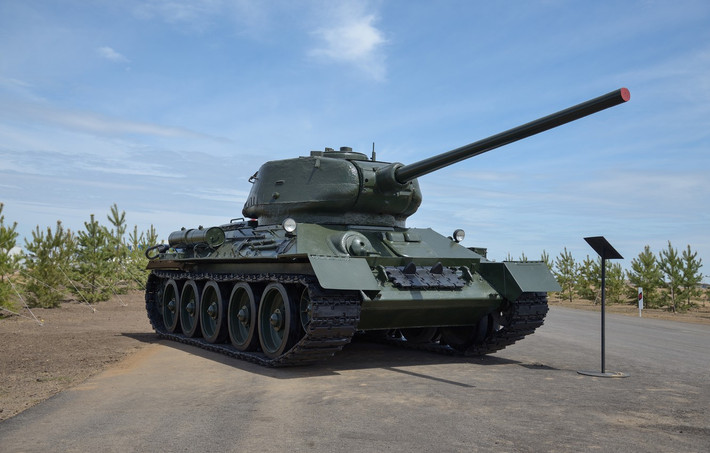 Điểm đặc biệt của các T-34 này phải kể đến, đã có hàng loạt phiên bản nâng cấp và cải tiến trên nền tảng các chiến xa này, và ngạc nhiên hơn cả rằng, chúng vẫn phục vụ cho các quân đội từ năm 1940 – nay, chưa hề “nghỉ hưu”. Nguồn ảnh: goodfon.com.