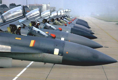 Và cho đến năm 1990, Trung Quốc đã bắt đầu mua các chiến đấu cơ thế hệ thứ 4 của Nga để đưa vào biên chế của mình, nhăm hướng tới lượng máy bay tồn kho, cũng như tích luỹ kinh nghiệm chiến đấu cho lực lượng hàng không của mình. Nguồn ảnh: QQ.