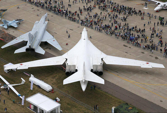 Tu-160M được đánh giá là vượt trội nhất hiện nay bởi giới chuyên gia, sở hữu tốc độ cao, hệ thống vũ trang bao gồm toàn các vũ khí hạng nặng, phạm vi chiến đấu được rộng mở, mang khả năng chiến đấu tối ưu dù là ở tầm xa. Nguồn ảnh: QQ.