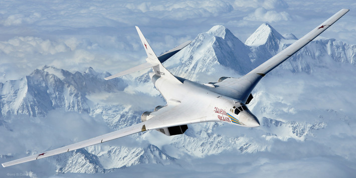 Có thể nói, với máy bay ném bom hạng nặng Tu-160M trong hàng ngũ Không quân Nga, Điện Kremlin đã có cho mình “con át chủ bài” hạt nhân đầy “đáng sợ”, một nền tảng chiến đấu tầm xa đầy mạnh mẽ, mang khả năng tạo ra những cuộc không kích có tính “huỷ diệt”, và là điều mà các quốc gia đối địch phải “kiêng dè” trước khi có động thái mới. Nguồn ảnh: commons.wikimedia.org.